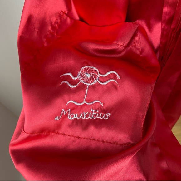 Hand embroidered Ruby Red satin kimono with belt - Picture 4 of 6